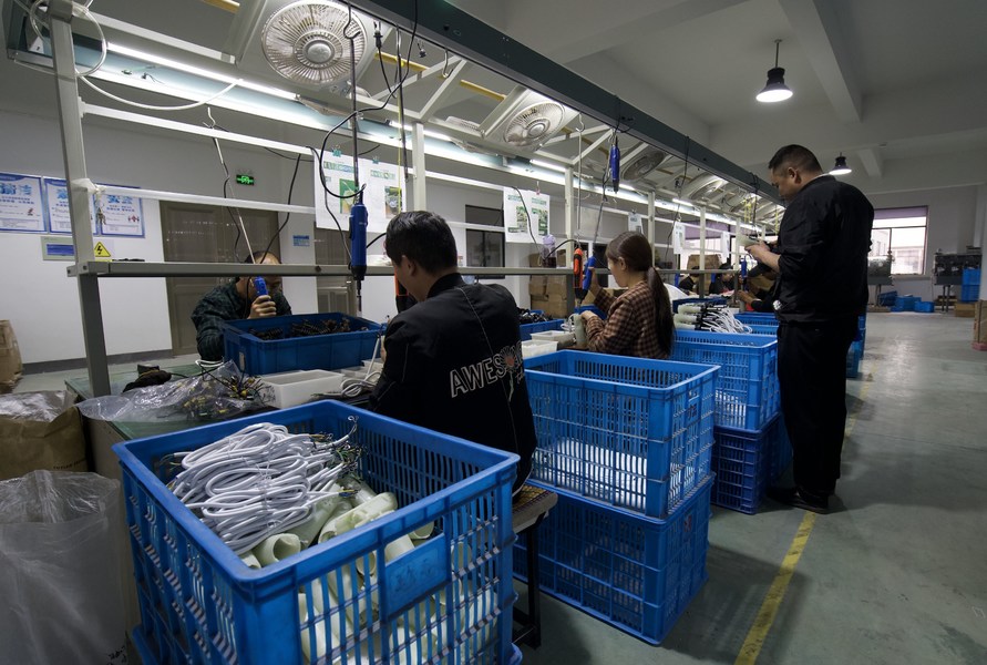 Ningbo Zhenpin Electrical Industry and Trade Co., Ltd. Produktionslinie des Herstellers